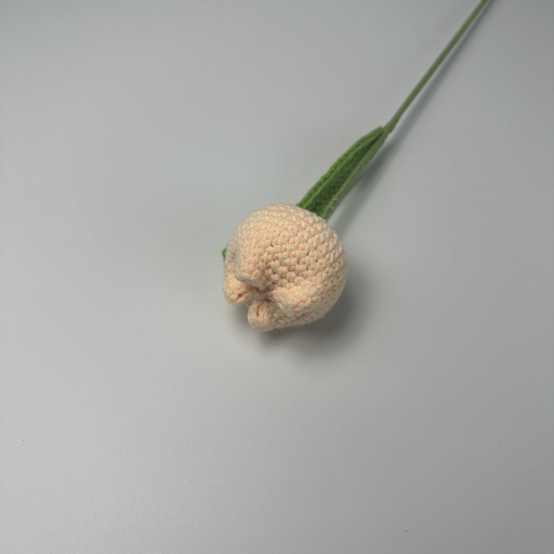 Giftwowo 1PC Chubby Tulip Yarn Flowers – Handcrafted Crochet Tulip Bouquet, Ready-to-Display Handmade Gift, Yarn Flower Arrangement