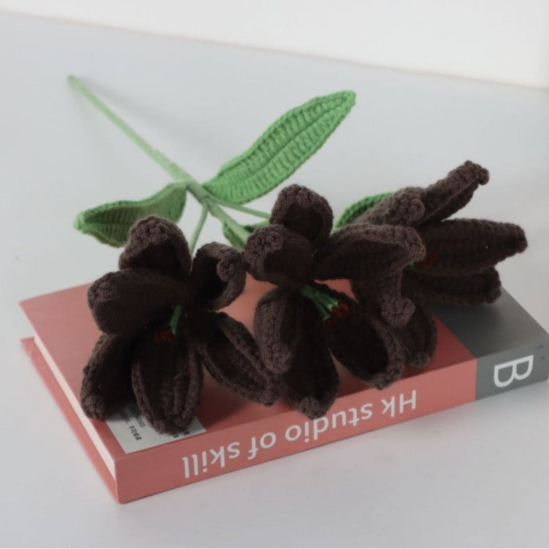 Giftwowo 1PC Lily Yarn Flower – Single Stem Crochet Faux Flower Bouquet, Perfect for Valentine's Day Favors, Handmade Yarn Flower