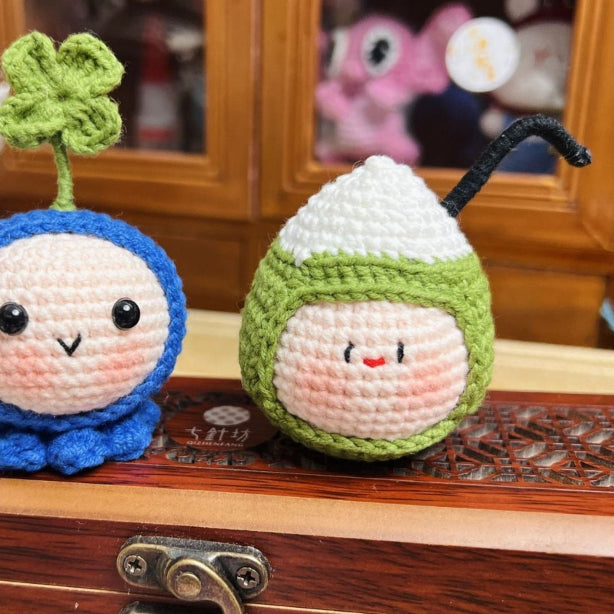 Giftwowo Pom-Pom Yarn Crochet Doll, Handmade Cute and Unique Accessory, DIY Adorable Ornament