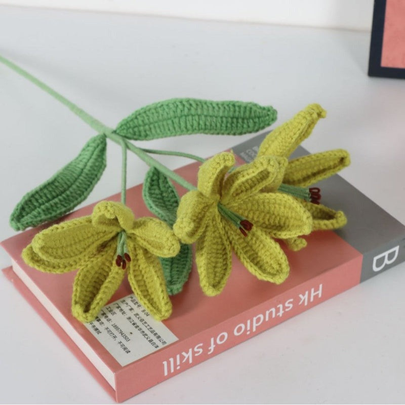 Giftwowo 1PC Lily Yarn Flower – Single Stem Crochet Faux Flower Bouquet, Perfect for Valentine's Day Favors, Handmade Yarn Flower