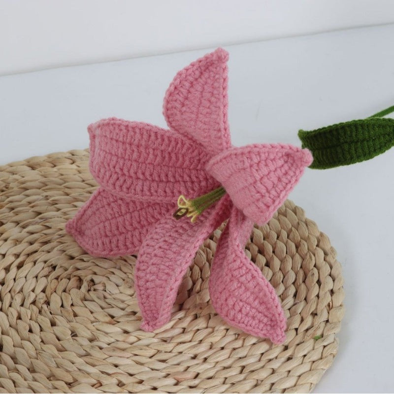 Giftwowo 1PC Lily Yarn Flower – Single Stem Crochet Faux Flower Bouquet, Perfect for Valentine's Day Favors, Handmade Yarn Flower