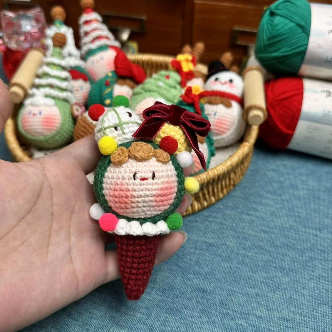 Giftwowo Pom-Pom Yarn Crochet, DIY Handmade Gift for Boyfriend and Girlfriend, Birthday and Qixi Festival, Unique Gift for Girls