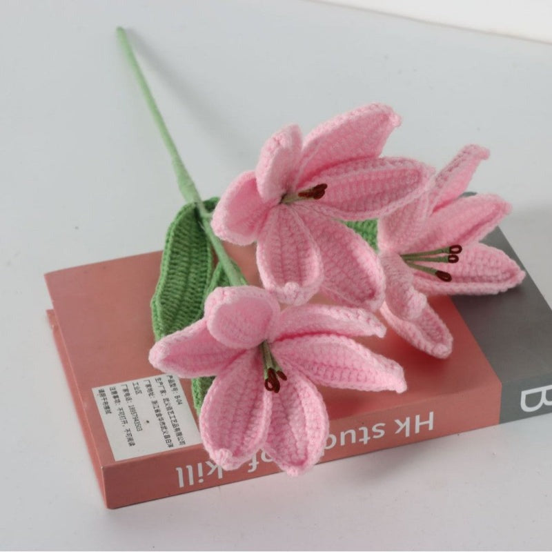 Giftwowo 1PC Lily Yarn Flower – Single Stem Crochet Faux Flower Bouquet, Perfect for Valentine's Day Favors, Handmade Yarn Flower
