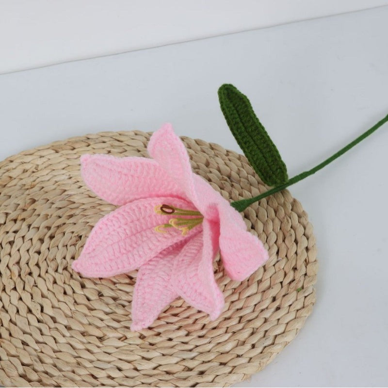 Giftwowo 1PC Lily Yarn Flower – Single Stem Crochet Faux Flower Bouquet, Perfect for Valentine's Day Favors, Handmade Yarn Flower
