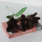 Giftwowo 1PC Lily Yarn Flower – Single Stem Crochet Faux Flower Bouquet, Perfect for Valentine's Day Favors, Handmade Yarn Flower