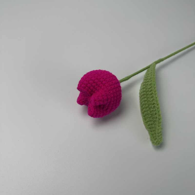 Giftwowo 1PC Chubby Tulip Yarn Flowers – Handcrafted Crochet Tulip Bouquet, Ready-to-Display Handmade Gift, Yarn Flower Arrangement
