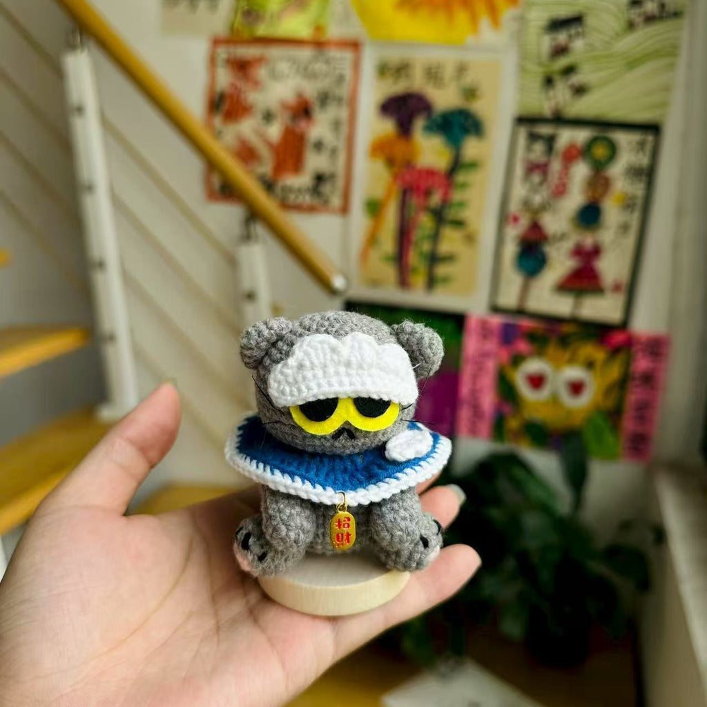 Giftwowo Handmade Yarn Crochet GD Zoa Doll Keychain, Cute Plush Gray Cat Pendant, Adorable Bag Charm