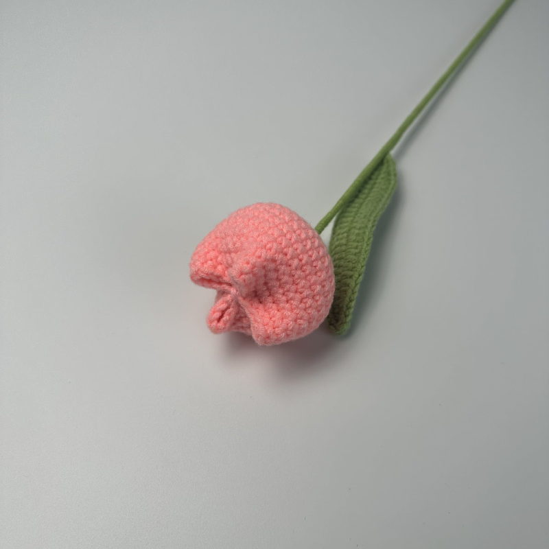 Giftwowo 1PC Chubby Tulip Yarn Flowers – Handcrafted Crochet Tulip Bouquet, Ready-to-Display Handmade Gift, Yarn Flower Arrangement