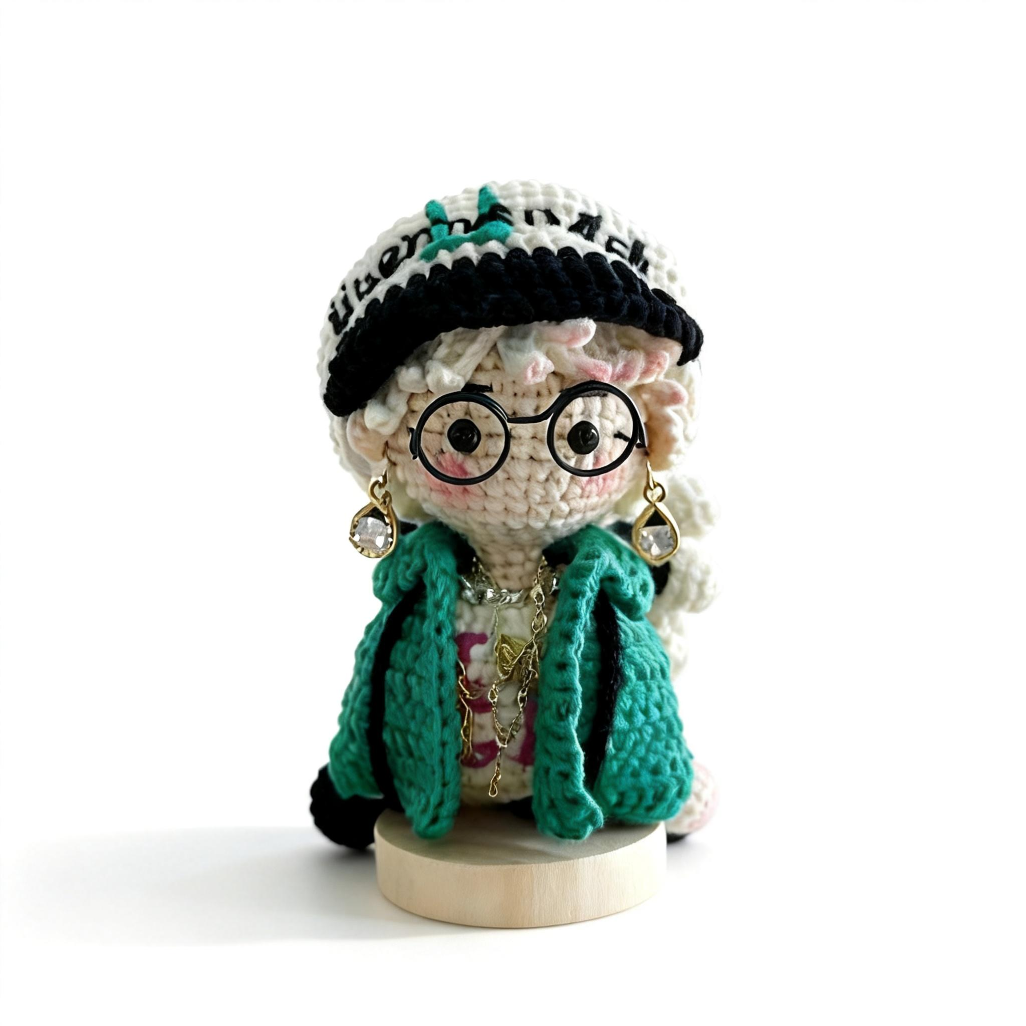 Giftwowo Handmade Yarn Crochet Chick Plush Doll with Tokyo Beret & Daisy – GD Character Inspired Figurine, Knitted Ornament Collectible