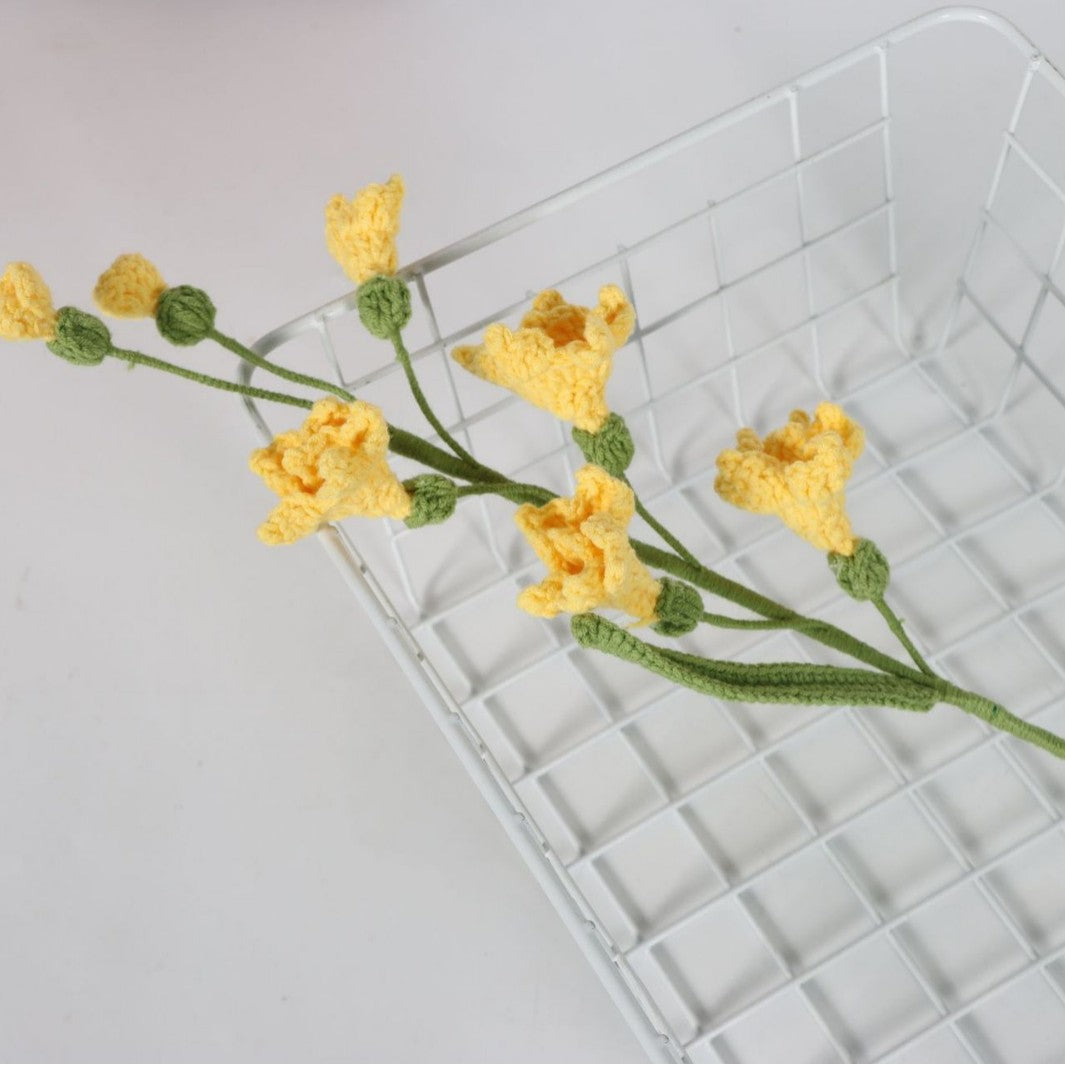 Giftwowo 1PC Freesia Flower Bouquet – Handmade Yarn Faux Flowers, Ready-to-Display Floral Arrangement for Living Room Décor, Perfect for New Year & Christmas Decorations