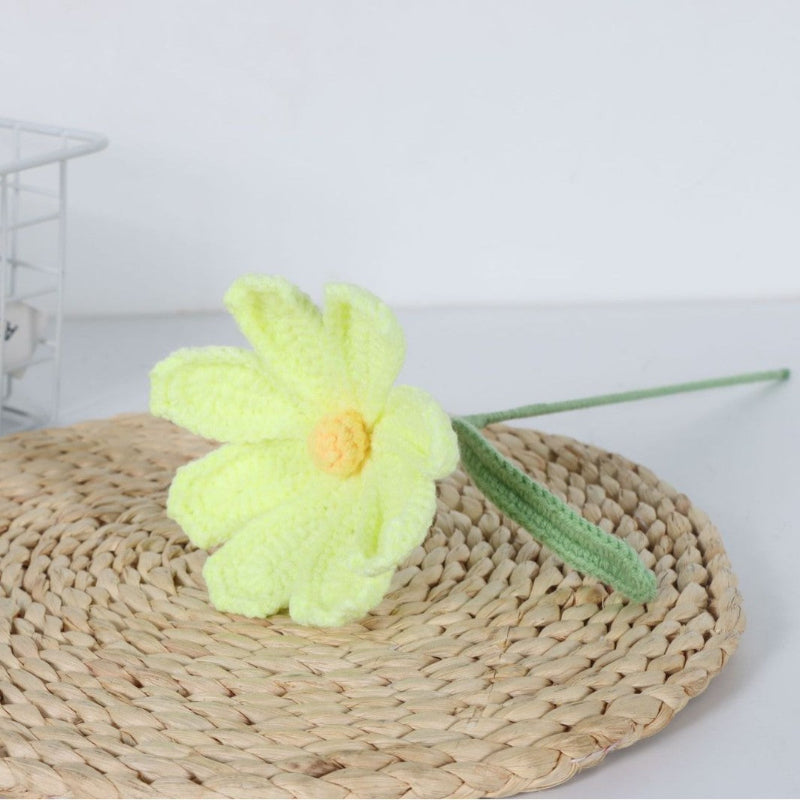 Giftwowo 1PC Handcrafted Cosmos Flower Bouquet – Yarn-Woven Flower Arrangement, Creative Gift & Home Décor, Ready-to-Display Yarn Cosmos