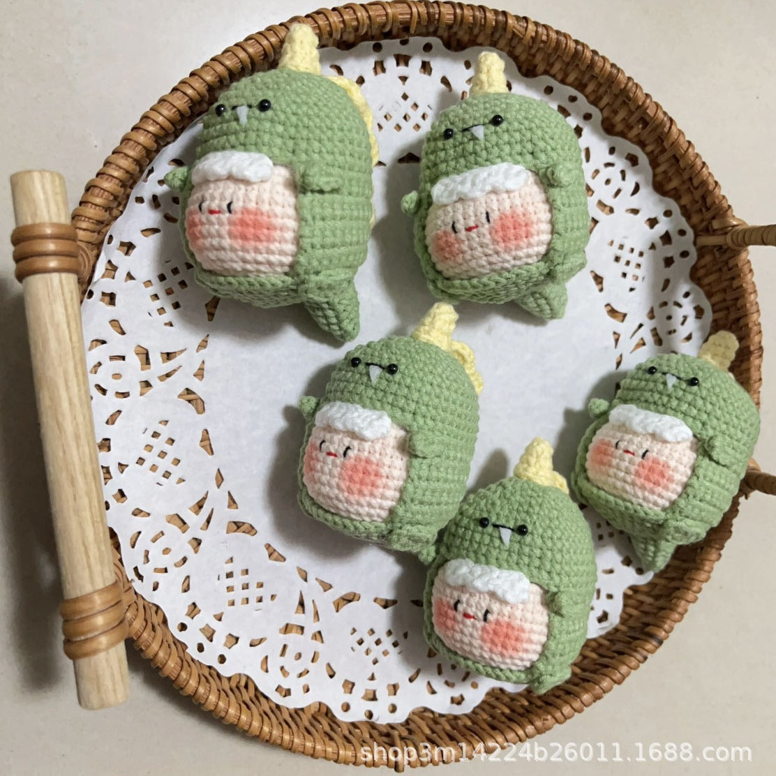 Giftwowo Pom-Pom Yarn Crochet Doll, Handmade Cute and Unique Accessory, DIY Adorable Ornament