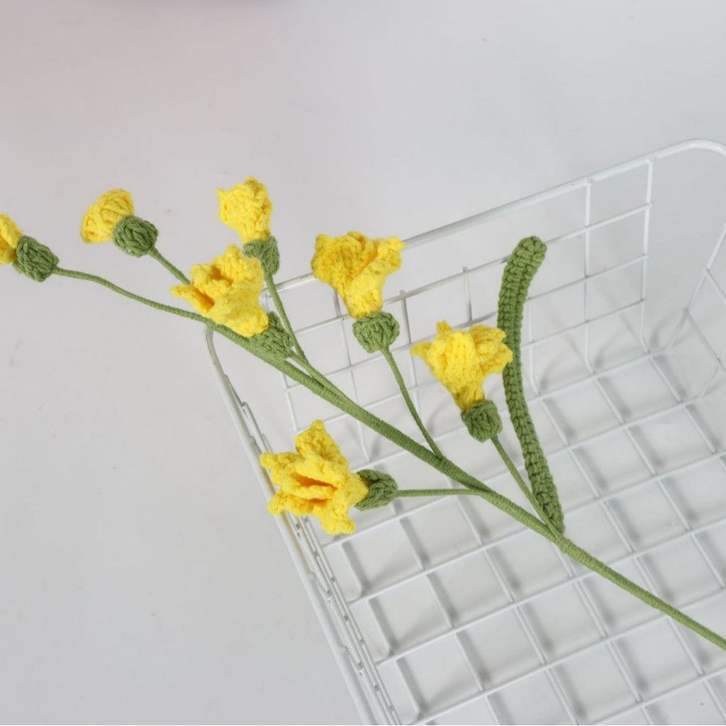 Giftwowo 1PC Freesia Flower Bouquet – Handmade Yarn Faux Flowers, Ready-to-Display Floral Arrangement for Living Room Décor, Perfect for New Year & Christmas Decorations