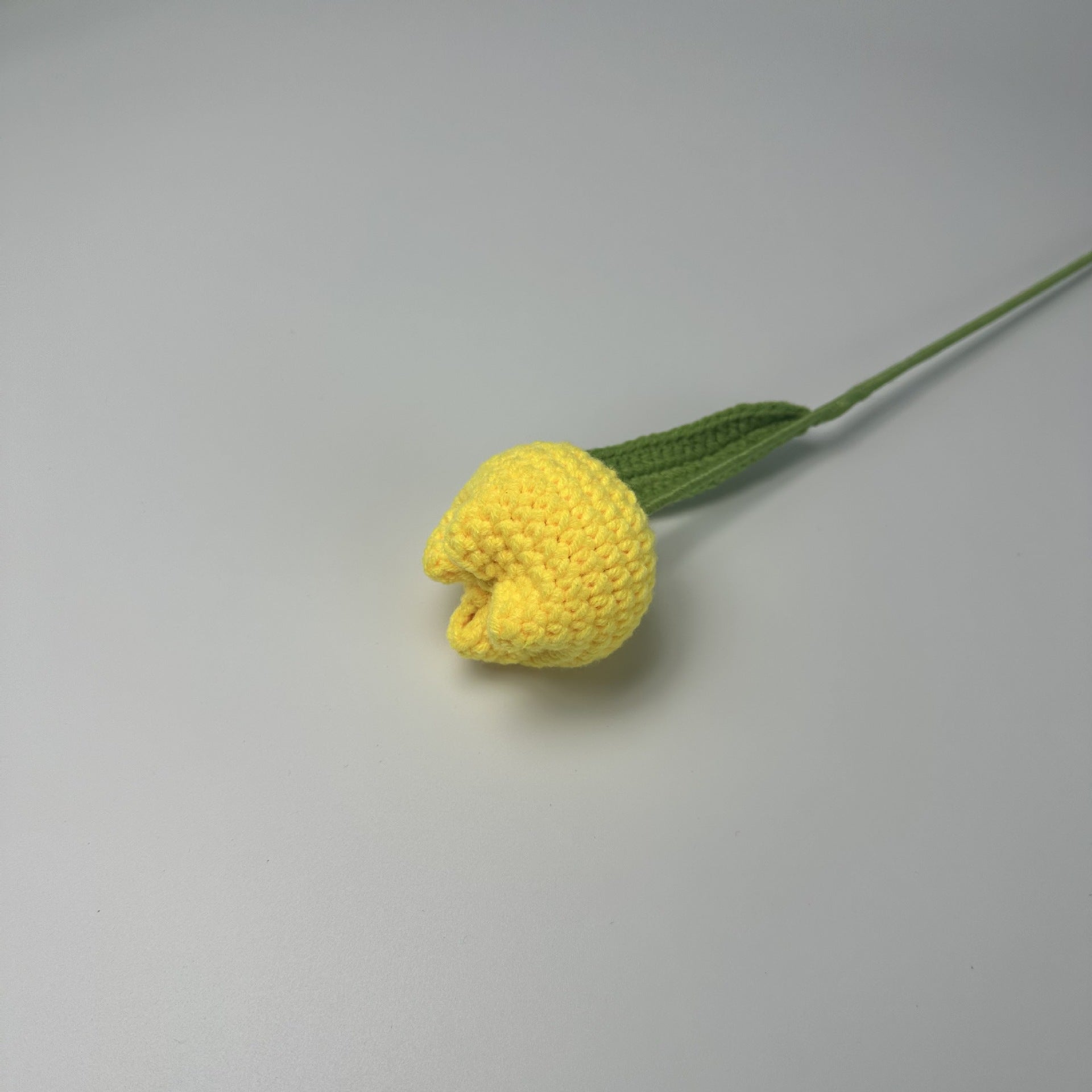 Giftwowo 1PC Chubby Tulip Yarn Flowers – Handcrafted Crochet Tulip Bouquet, Ready-to-Display Handmade Gift, Yarn Flower Arrangement