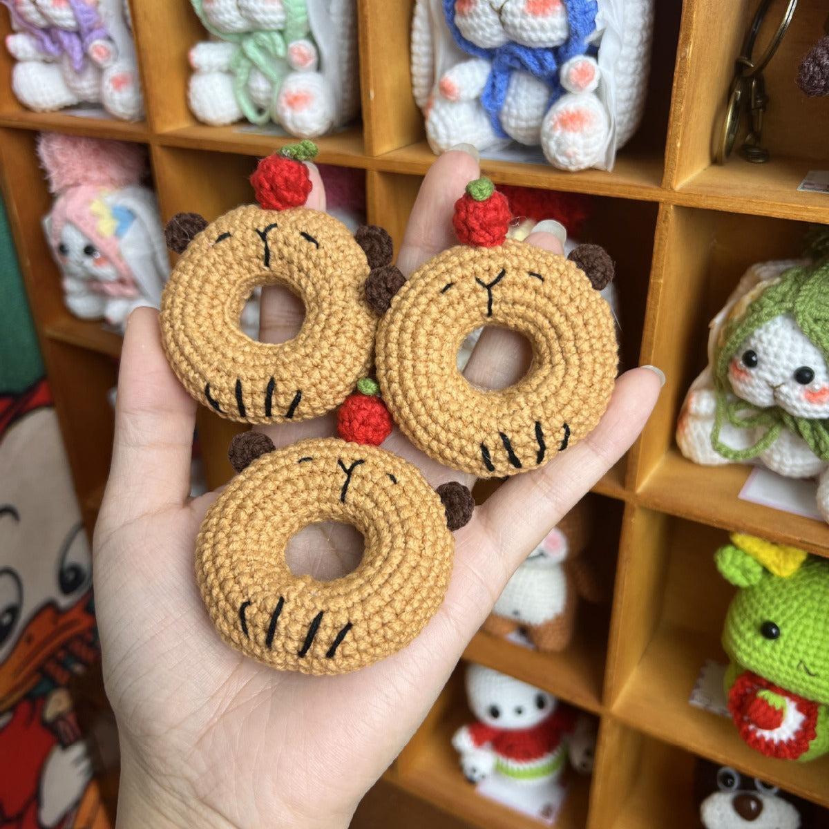 Giftwowo Handmade Yarn Crochet Pom-Pom Doll, Finished Soft and Cute DIY Keychain, Personalized Accessories, Adorable Plush Figurine