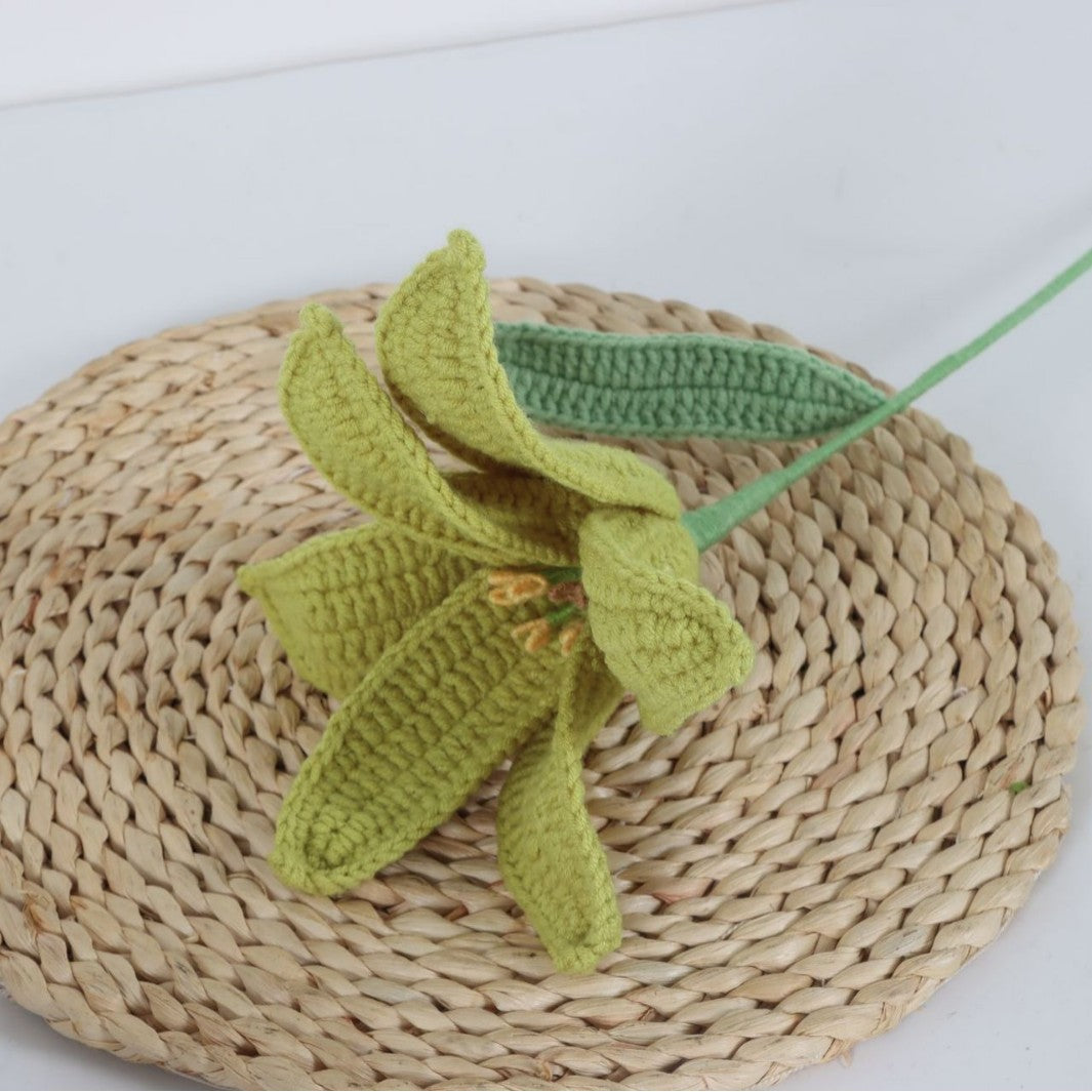 Giftwowo 1PC Lily Yarn Flower – Single Stem Crochet Faux Flower Bouquet, Perfect for Valentine's Day Favors, Handmade Yarn Flower