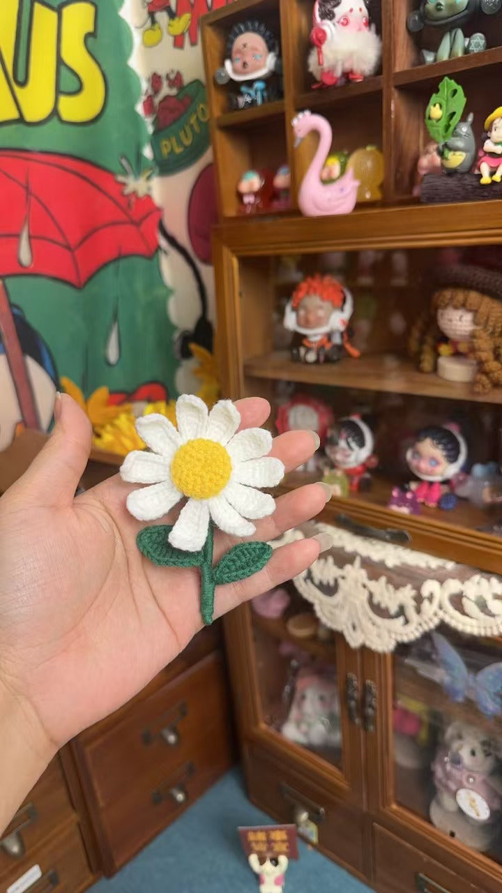 Giftwowo Handmade Crochet GD Small Daisy Yarn Brooch, Flower Bouquet Pom-Pom Ornament, Creative Support Stick Craft