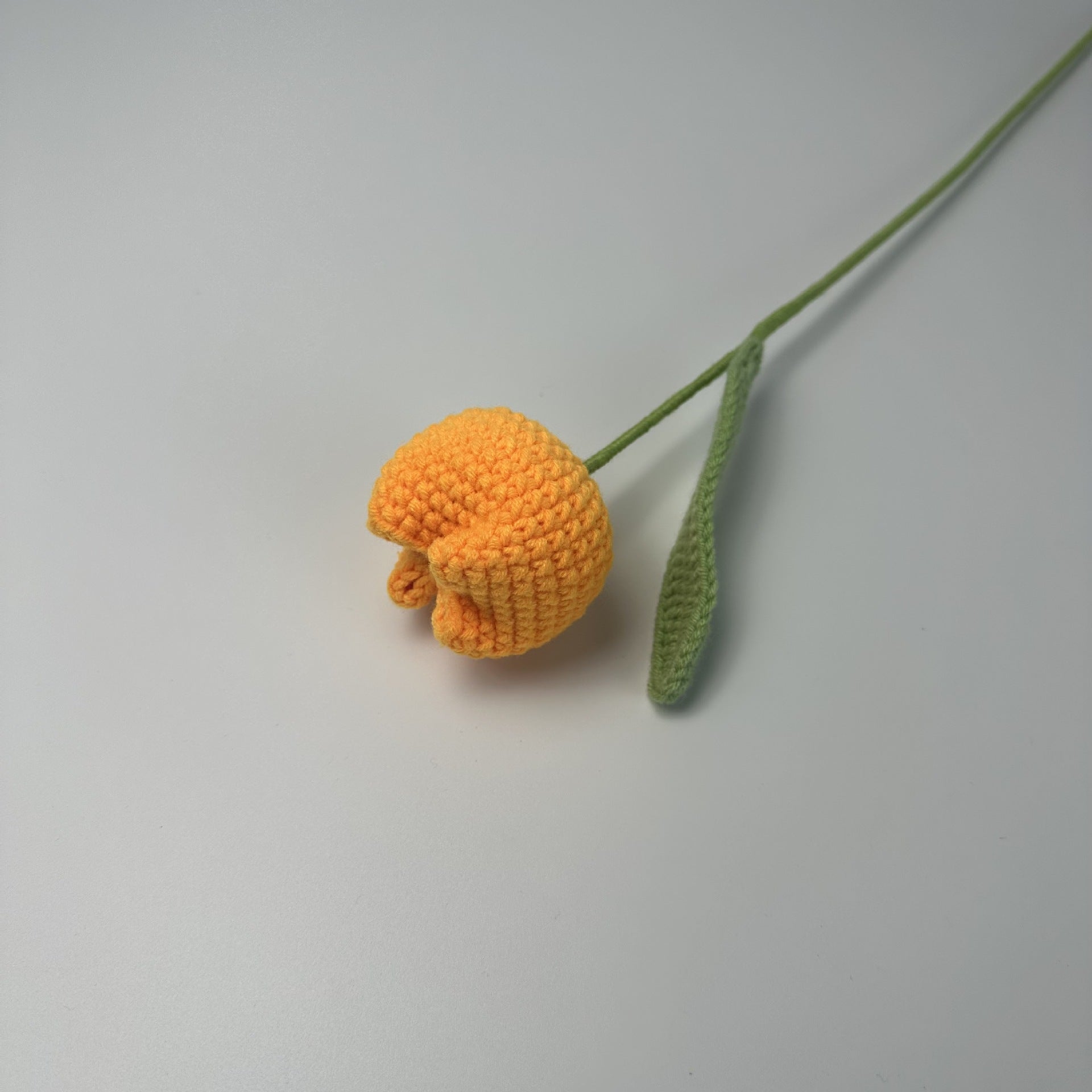 Giftwowo 1PC Chubby Tulip Yarn Flowers – Handcrafted Crochet Tulip Bouquet, Ready-to-Display Handmade Gift, Yarn Flower Arrangement