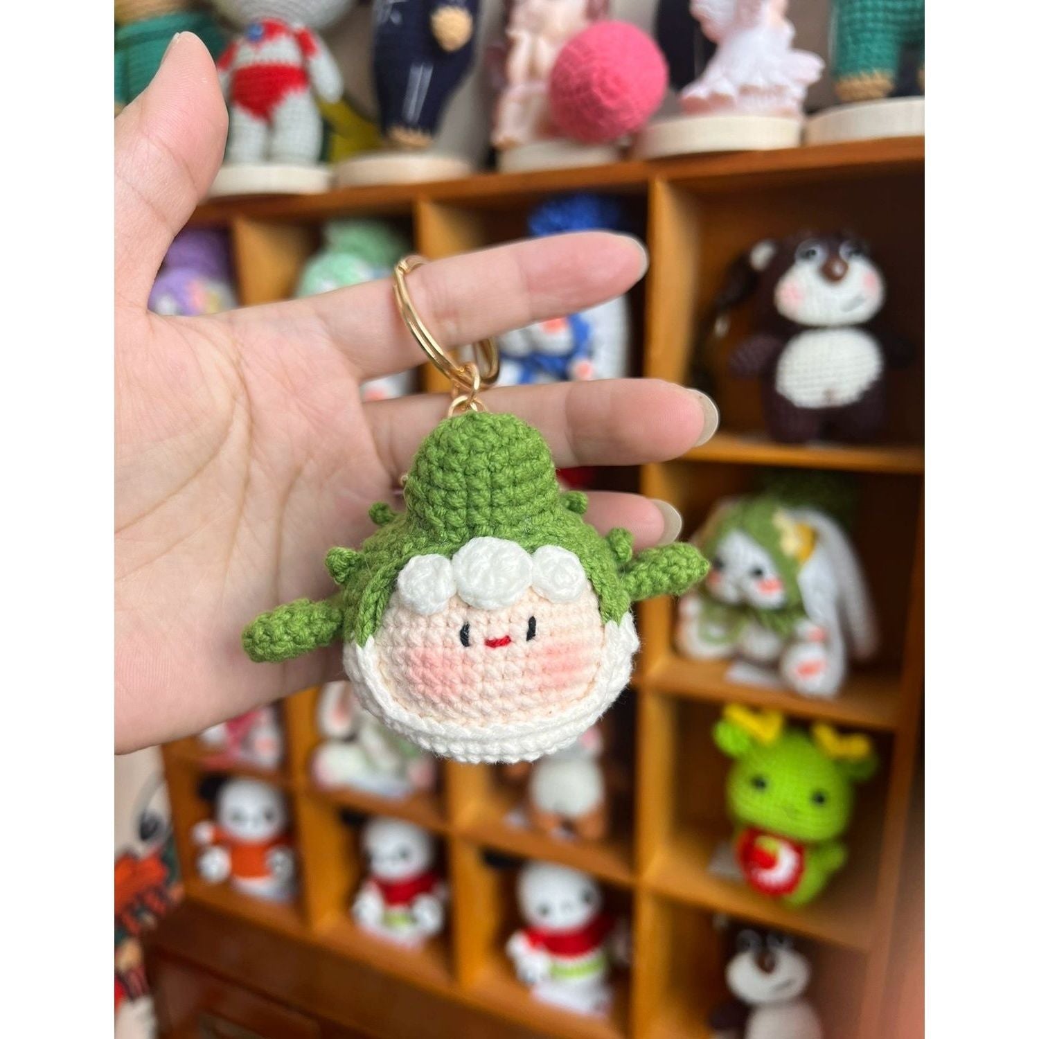 Giftwowo Pom-Pom Yarn Crochet Doll, Handmade Cute and Unique Accessory, DIY Adorable Ornament