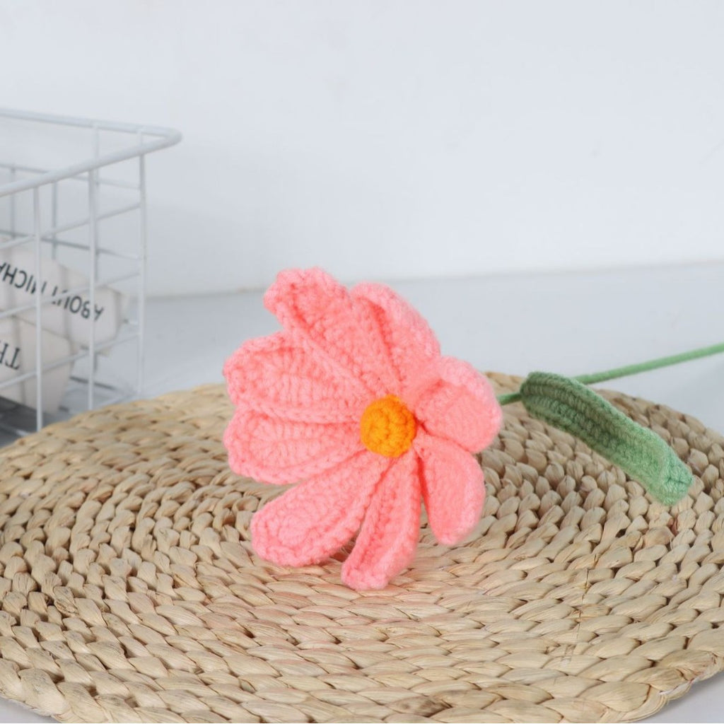 Giftwowo 1PC Handcrafted Cosmos Flower Bouquet – Yarn-Woven Flower Arrangement, Creative Gift & Home Décor, Ready-to-Display Yarn Cosmos
