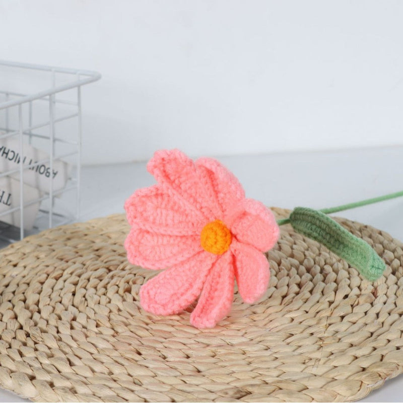 Giftwowo 1PC Handcrafted Cosmos Flower Bouquet – Yarn-Woven Flower Arrangement, Creative Gift & Home Décor, Ready-to-Display Yarn Cosmos