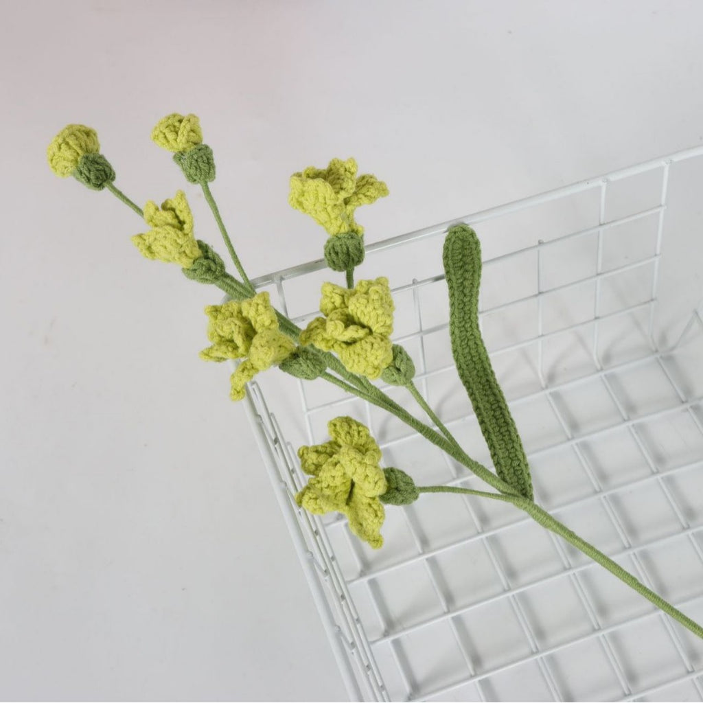 Giftwowo 1PC Freesia Flower Bouquet – Handmade Yarn Faux Flowers, Ready-to-Display Floral Arrangement for Living Room Décor, Perfect for New Year & Christmas Decorations