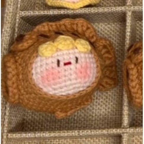 Giftwowo Pom-Pom Yarn Crochet Doll, Handmade Cute and Unique Accessory, DIY Adorable Ornament