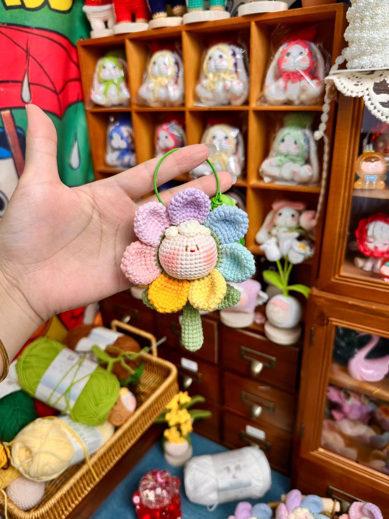 Giftwowo Finished Knitted Crochet Flower Pom-Pom Ornament, Handmade Unique Gift for Valentine's Day and Teacher's Day