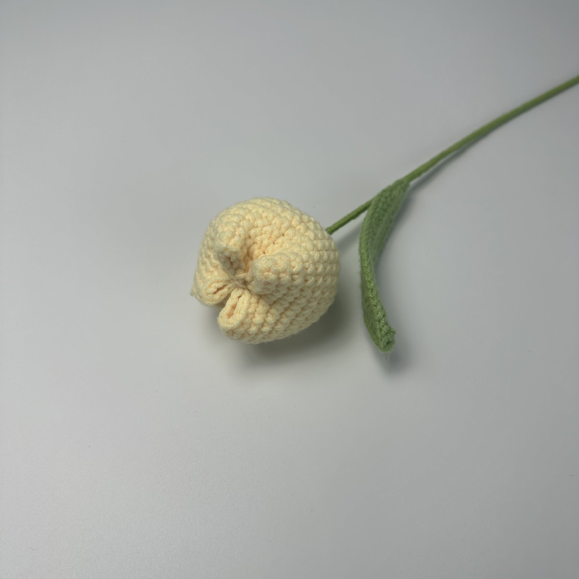 Giftwowo 1PC Chubby Tulip Yarn Flowers – Handcrafted Crochet Tulip Bouquet, Ready-to-Display Handmade Gift, Yarn Flower Arrangement