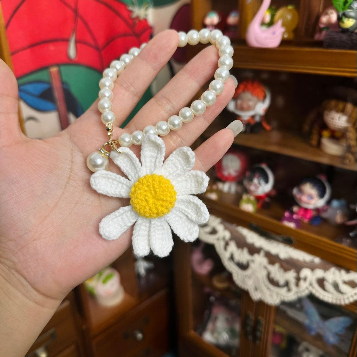 Giftwowo Handmade Crochet GD Small Daisy Yarn Brooch, Flower Bouquet Pom-Pom Ornament, Creative Support Stick Craft