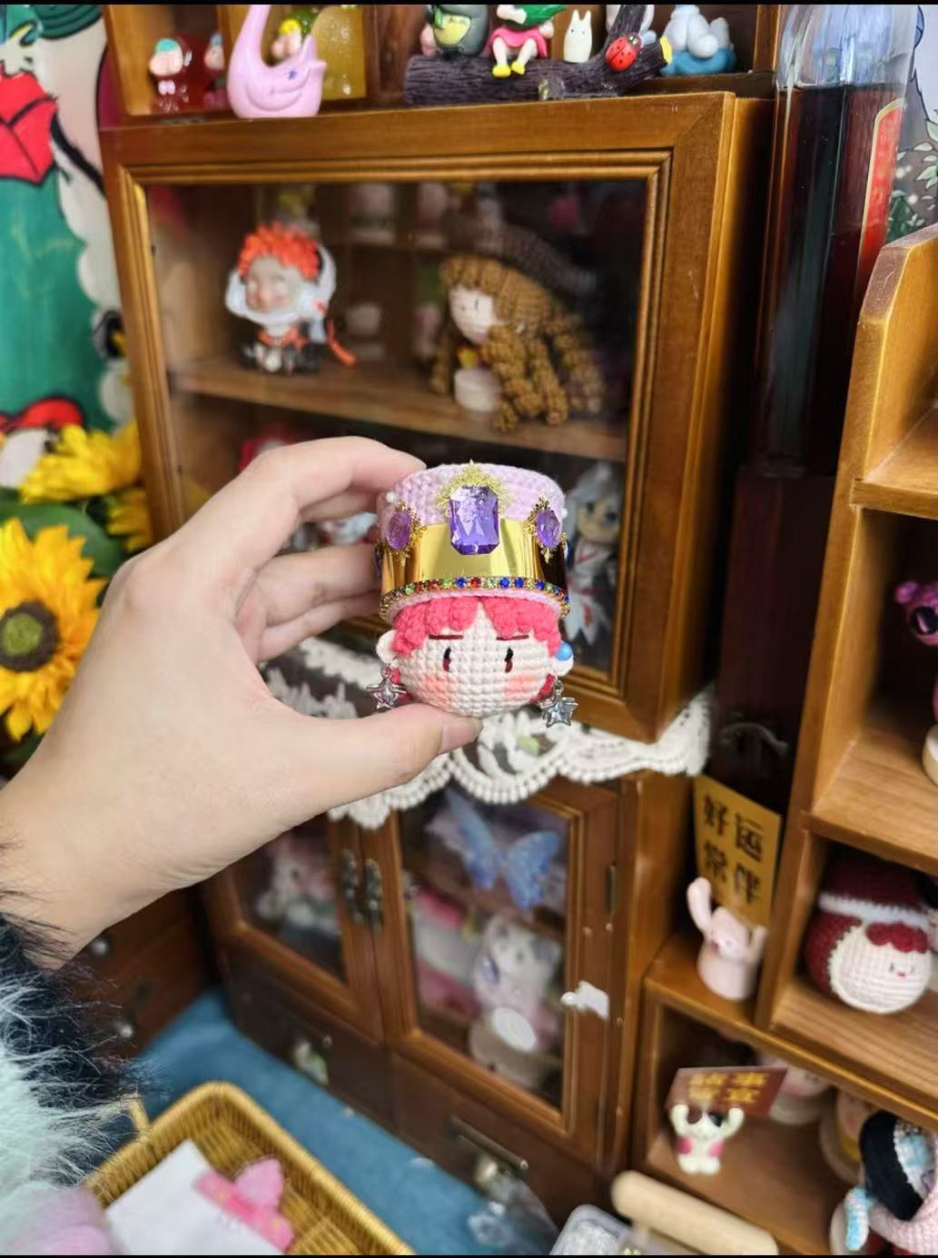 Giftwowo 1pc Handmade Crochet Yarn Doll, Ram's Horn Dragon Pom-Pom, Celebrity Idol Merchandise Keychain Accessory, Trendy Collectible