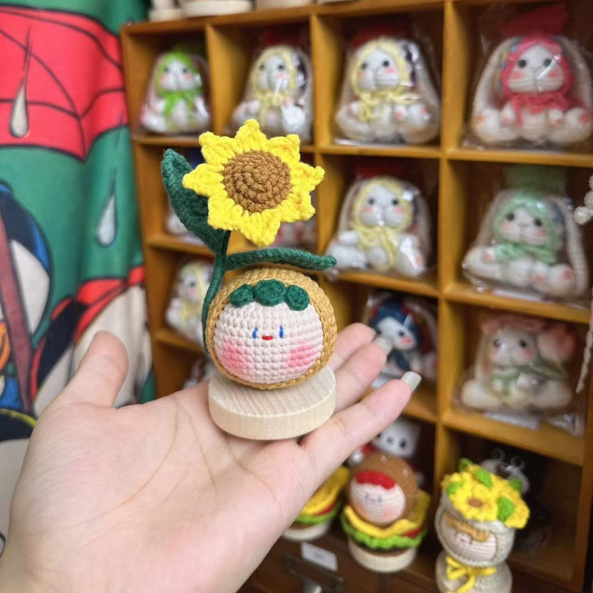 Giftwowo Knitted Flower Bouquet Pom-Pom Ornament, Handmade Yarn Crochet Doll, Cute and Unique Gift