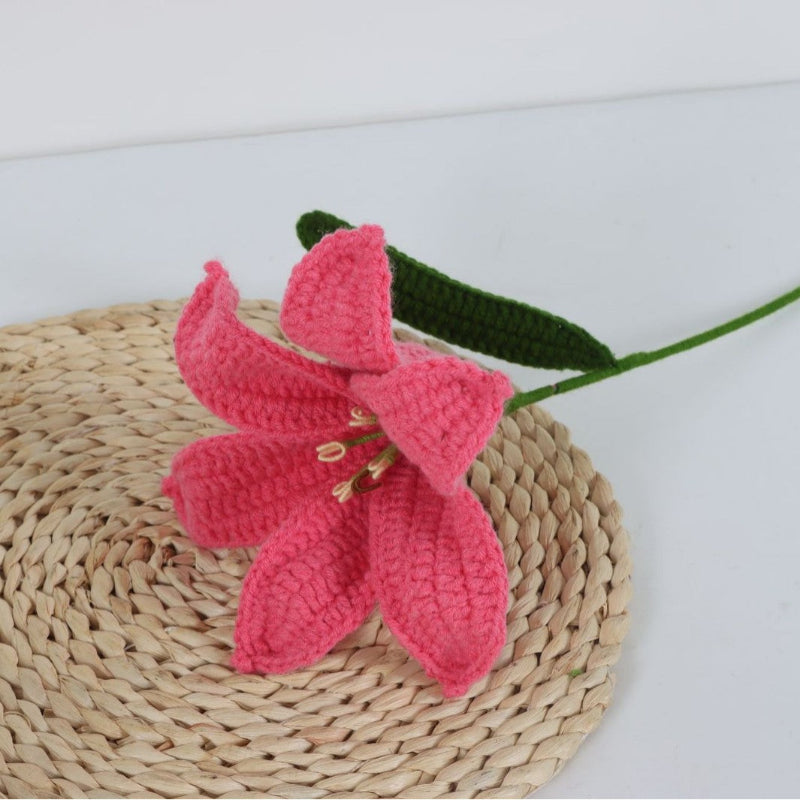 Giftwowo 1PC Lily Yarn Flower – Single Stem Crochet Faux Flower Bouquet, Perfect for Valentine's Day Favors, Handmade Yarn Flower