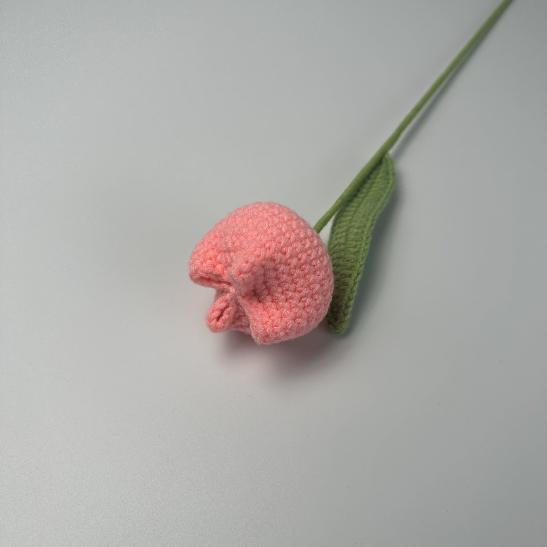 Giftwowo 1PC Chubby Tulip Yarn Flowers – Handcrafted Crochet Tulip Bouquet, Ready-to-Display Handmade Gift, Yarn Flower Arrangement