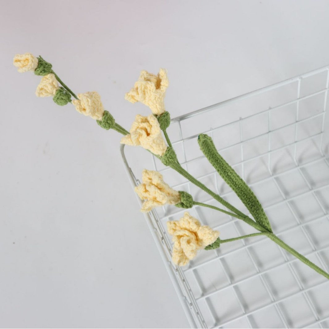 Giftwowo 1PC Freesia Flower Bouquet – Handmade Yarn Faux Flowers, Ready-to-Display Floral Arrangement for Living Room Décor, Perfect for New Year & Christmas Decorations