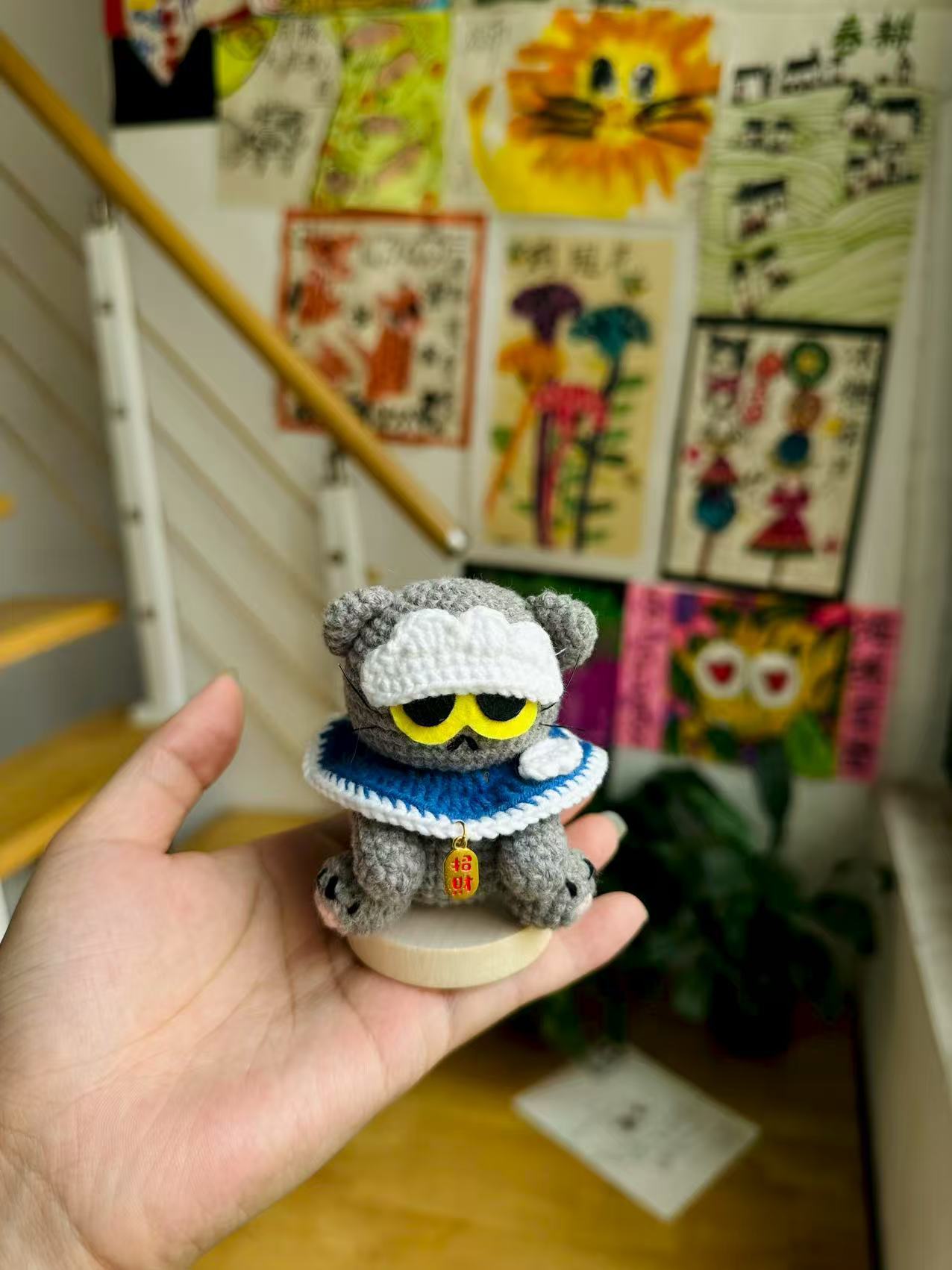 Giftwowo Handmade Yarn Crochet GD Zoa Doll Keychain, Cute Plush Gray Cat Pendant, Adorable Bag Charm