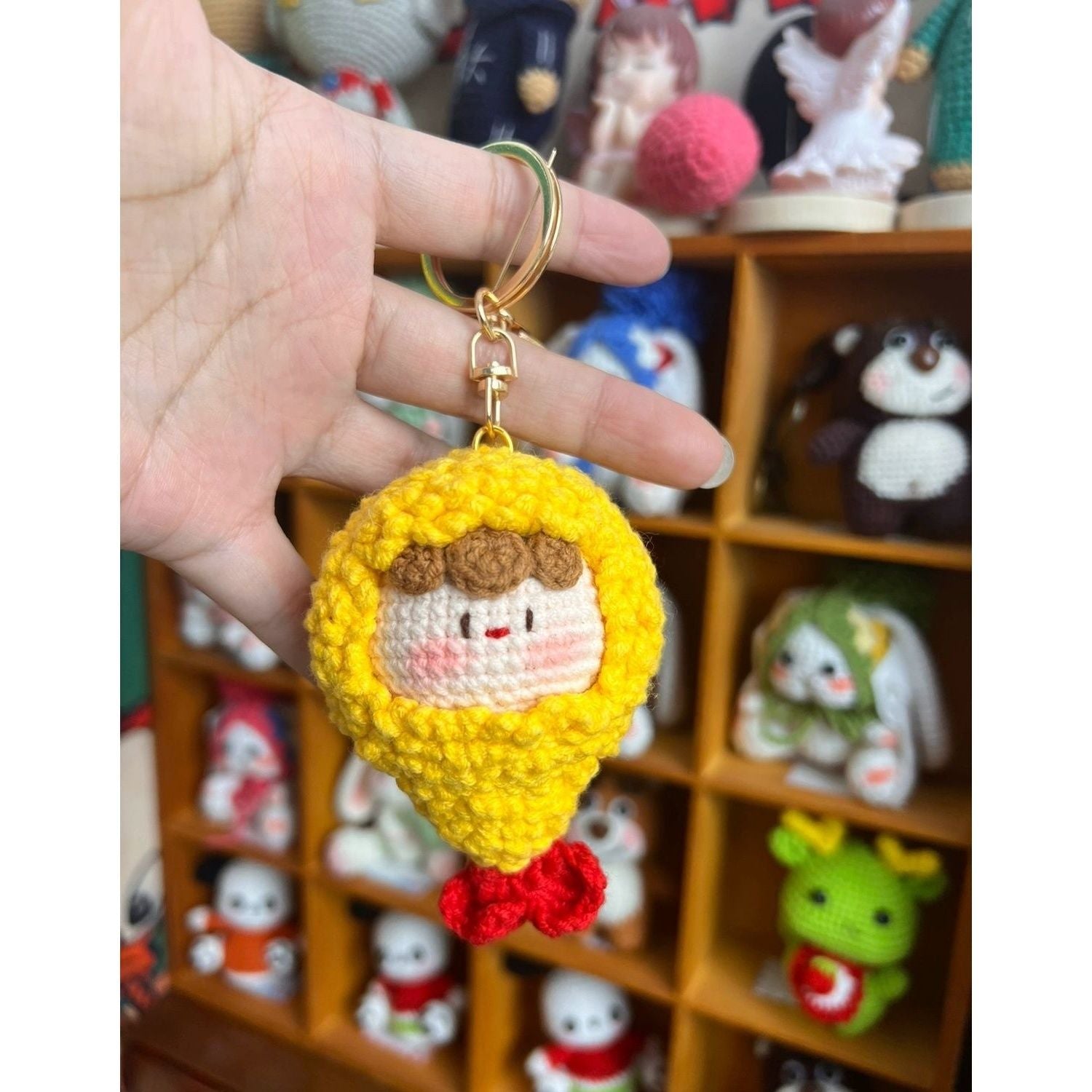 Giftwowo Pom-Pom Yarn Crochet Doll, Handmade Cute and Unique Accessory, DIY Adorable Ornament