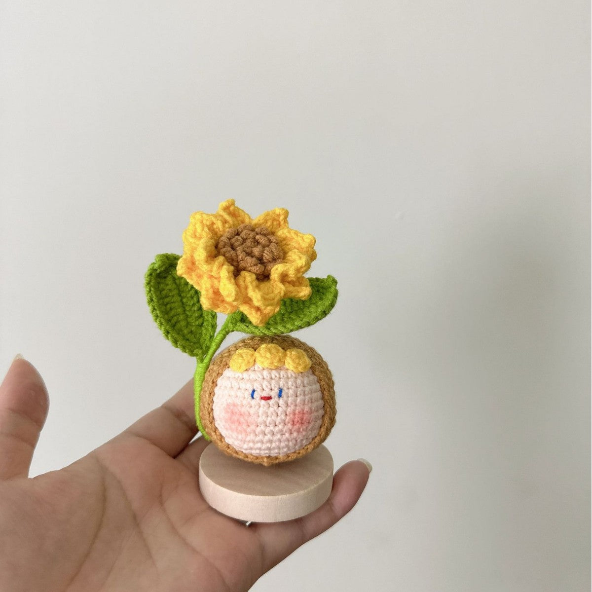 Giftwowo Finished Knitted Crochet Flower Pom-Pom Ornament, Handmade Unique Gift for Valentine's Day and Teacher's Day