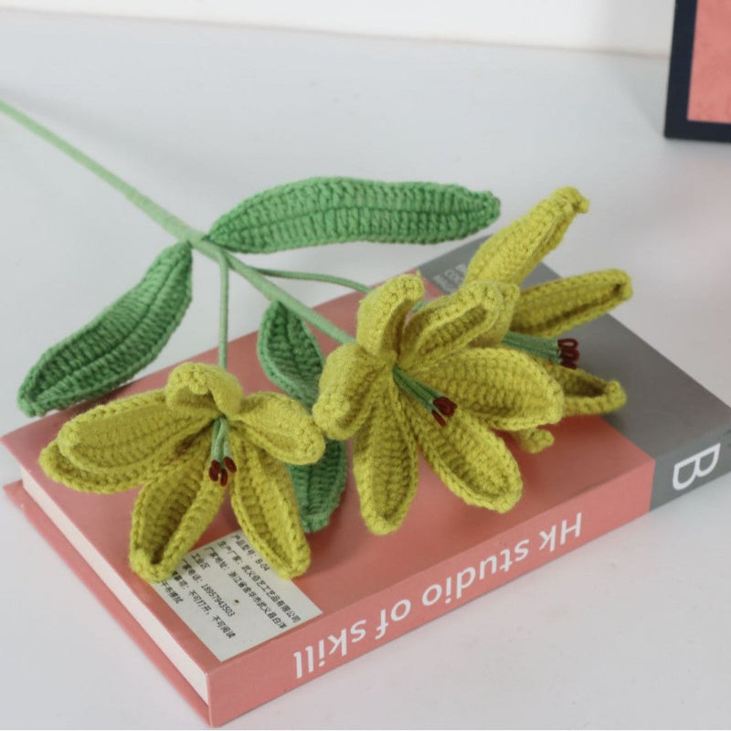 Giftwowo 1PC Lily Yarn Flower – Single Stem Crochet Faux Flower Bouquet, Perfect for Valentine's Day Favors, Handmade Yarn Flower