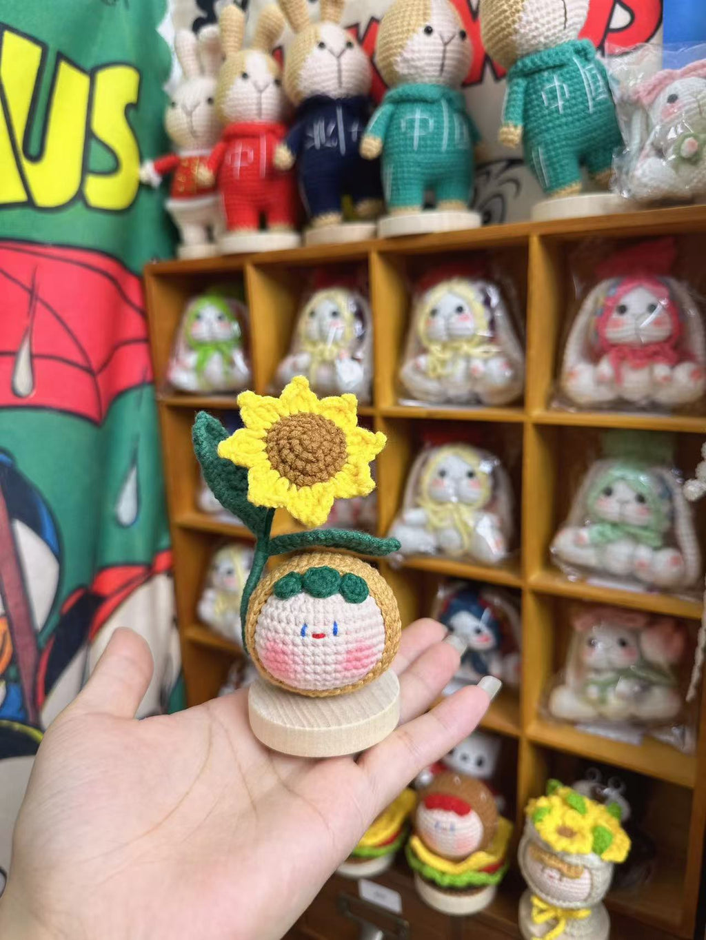 Giftwowo Finished Knitted Crochet Flower Pom-Pom Ornament, Handmade Unique Gift for Valentine's Day and Teacher's Day