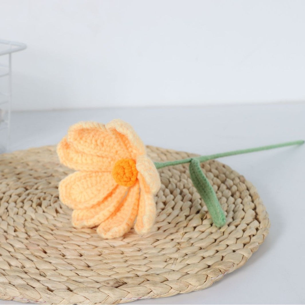 Giftwowo 1PC Handcrafted Cosmos Flower Bouquet – Yarn-Woven Flower Arrangement, Creative Gift & Home Décor, Ready-to-Display Yarn Cosmos