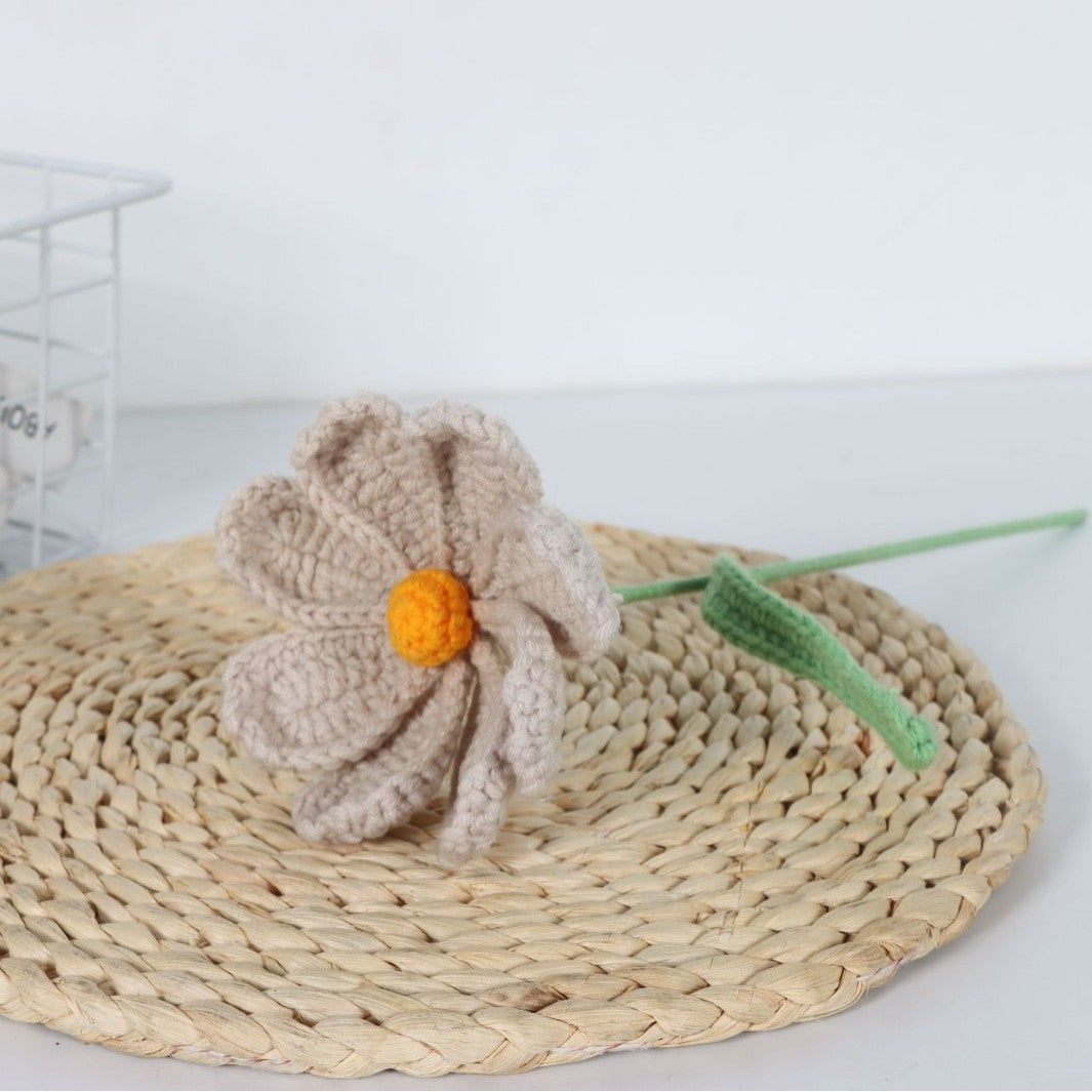 Giftwowo 1PC Handcrafted Cosmos Flower Bouquet – Yarn-Woven Flower Arrangement, Creative Gift & Home Décor, Ready-to-Display Yarn Cosmos