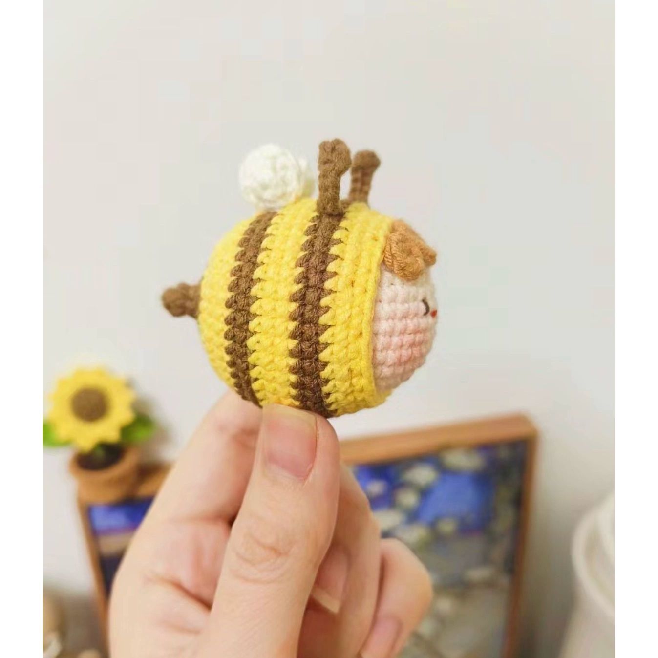 Giftwowo Pom-Pom Yarn Crochet Doll, Handmade Cute and Unique Accessory, DIY Adorable Ornament