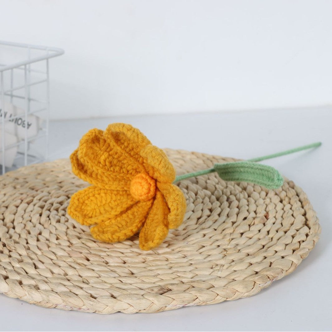 Giftwowo Handmade Yarn Cosmos Flower Bouquet - Faux Crochet Flowers for Home Decor & Creative Desk Ornament, Handmade Yarn Cosmos