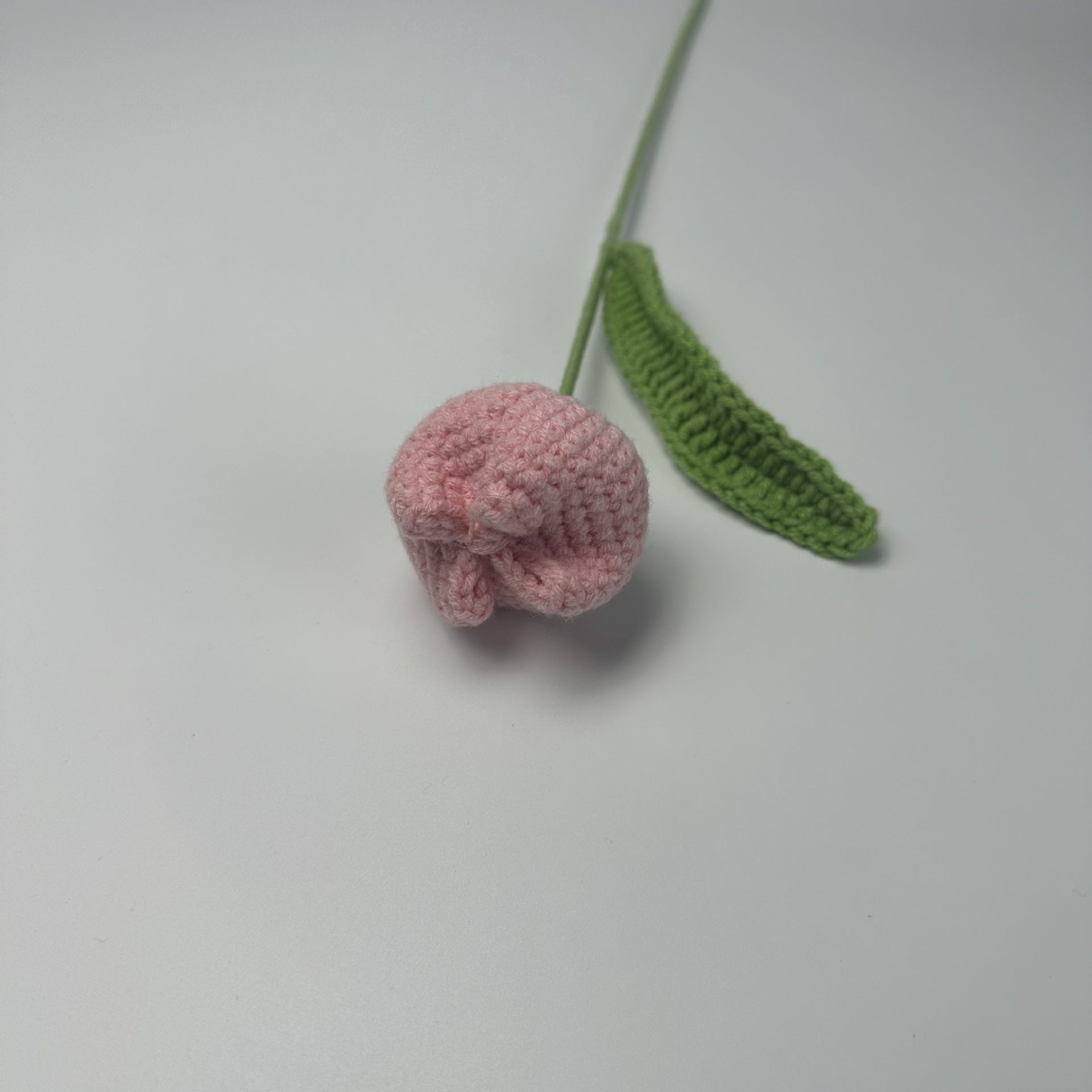 Giftwowo 1PC Chubby Tulip Yarn Flowers – Handcrafted Crochet Tulip Bouquet, Ready-to-Display Handmade Gift, Yarn Flower Arrangement