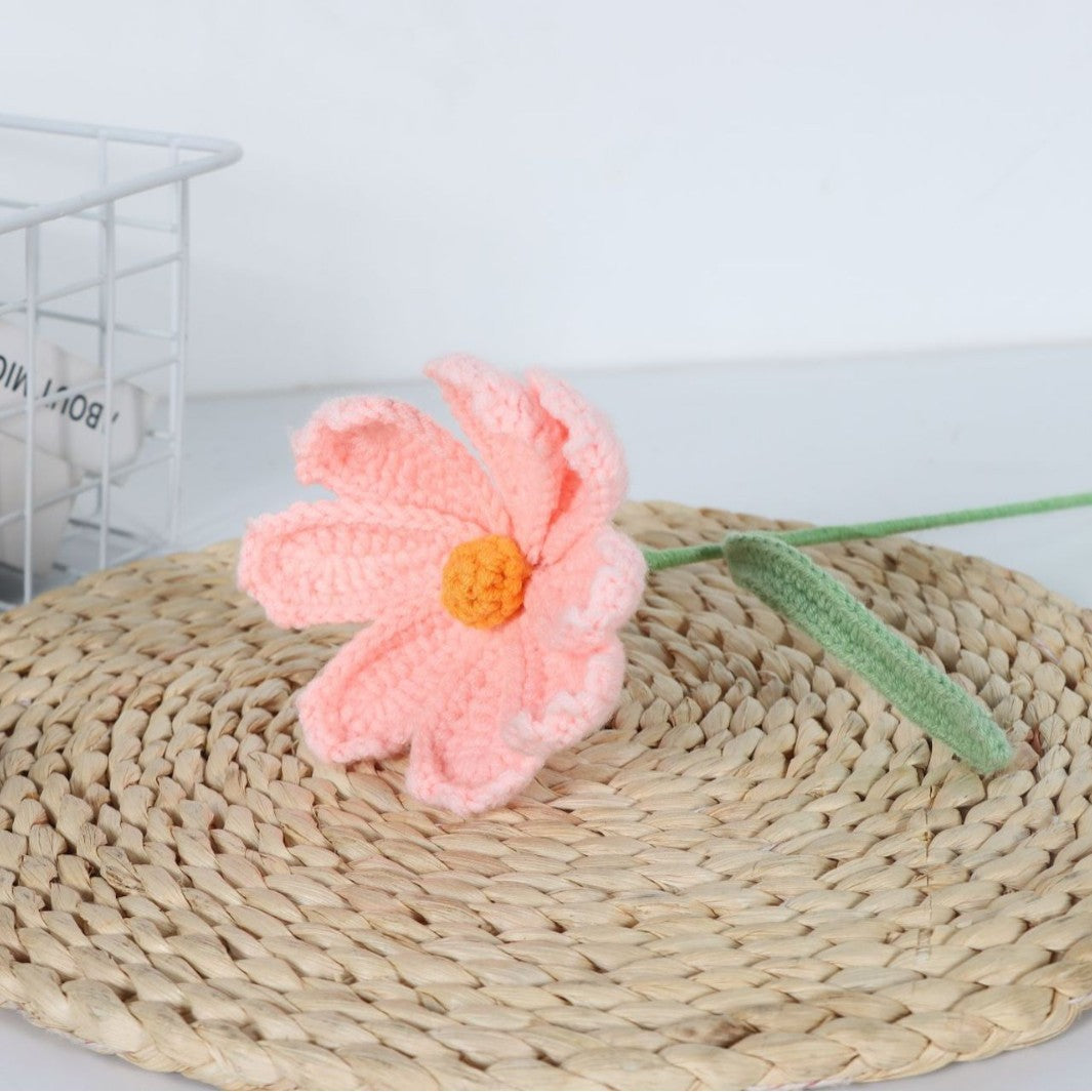 Giftwowo 1PC Handcrafted Cosmos Flower Bouquet – Yarn-Woven Flower Arrangement, Creative Gift & Home Décor, Ready-to-Display Yarn Cosmos