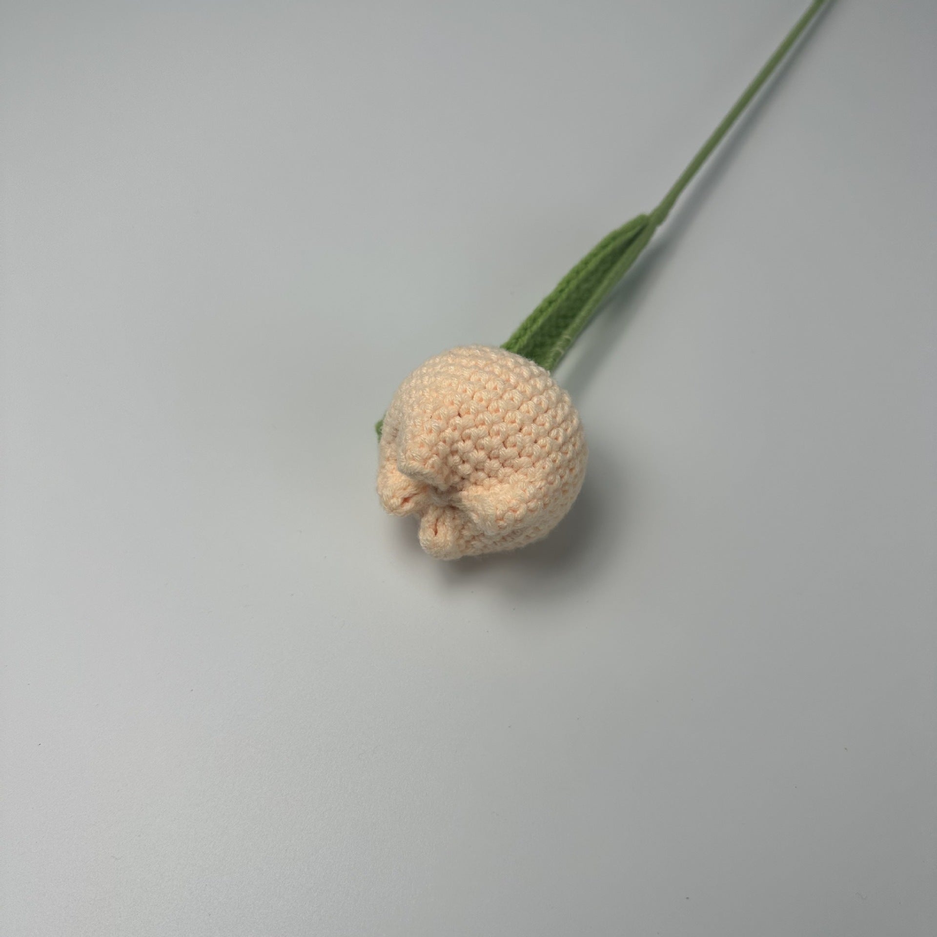 Giftwowo 1PC Chubby Tulip Yarn Flowers – Handcrafted Crochet Tulip Bouquet, Ready-to-Display Handmade Gift, Yarn Flower Arrangement