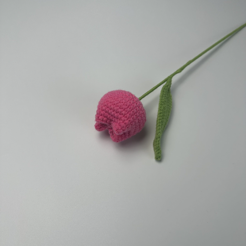 Giftwowo 1PC Chubby Tulip Yarn Flowers – Handcrafted Crochet Tulip Bouquet, Ready-to-Display Handmade Gift, Yarn Flower Arrangement