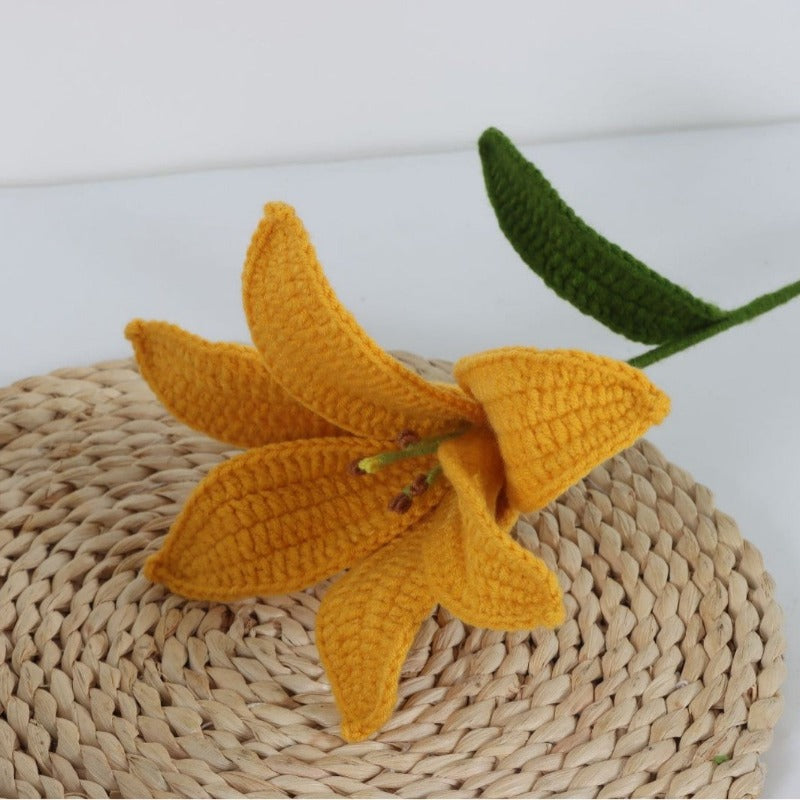 Giftwowo 1PC Lily Yarn Flower – Single Stem Crochet Faux Flower Bouquet, Perfect for Valentine's Day Favors, Handmade Yarn Flower
