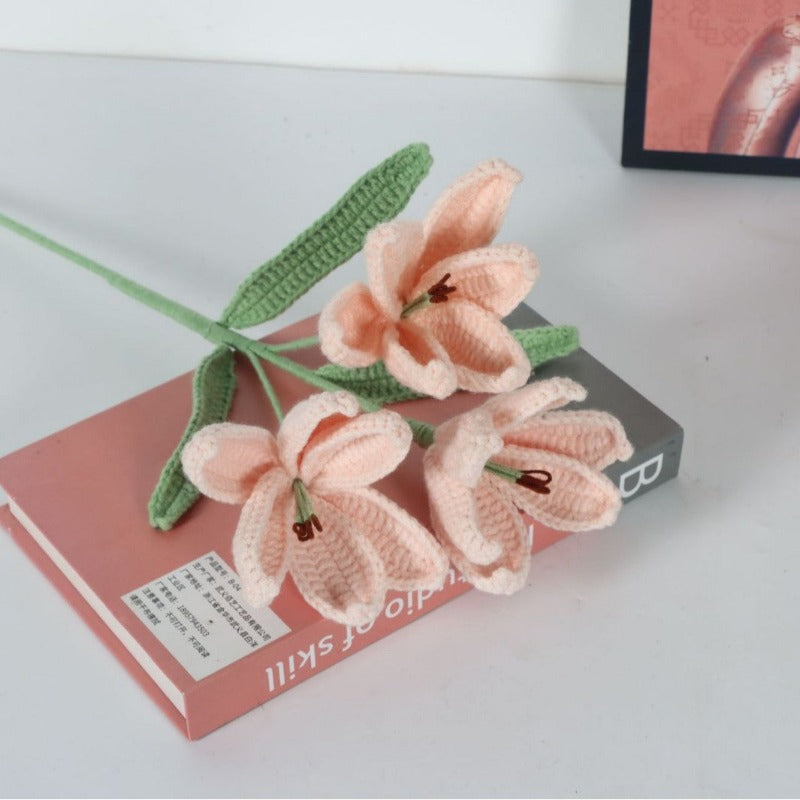 Giftwowo 1PC Lily Yarn Flower – Single Stem Crochet Faux Flower Bouquet, Perfect for Valentine's Day Favors, Handmade Yarn Flower